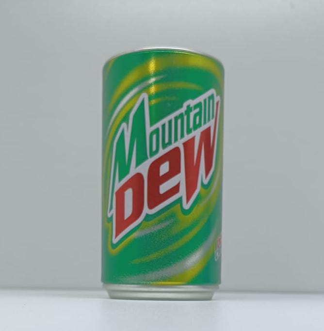 Auto NASCAR #19 Mountain Dew Dodge 1:64 – Edición Especial en Lata de Colección
